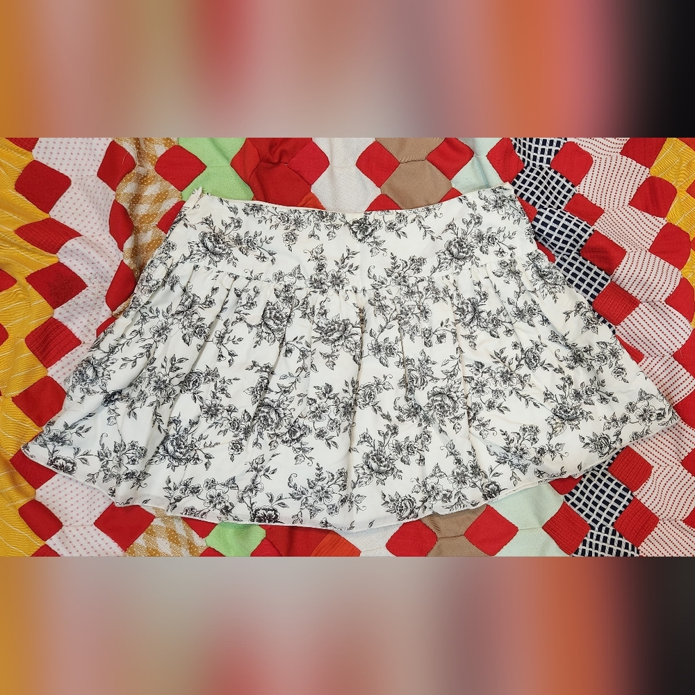 Cute Floral Skirt. Size 13